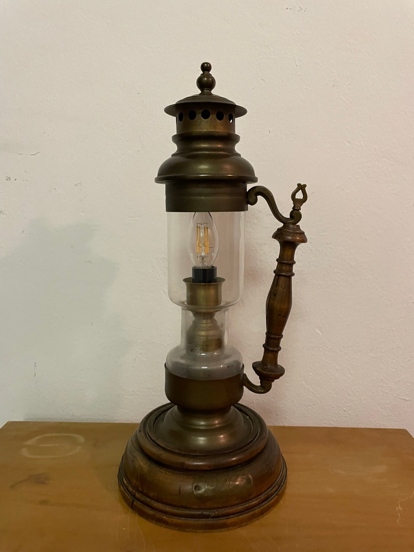 Lampada lanterna in ottone e legno