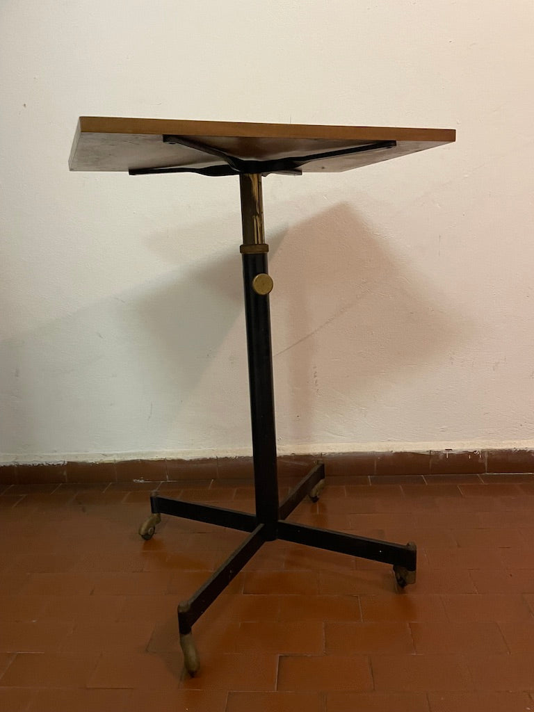 Tavolino con rotelle di Ignazio Gardella per Azucena, 1950