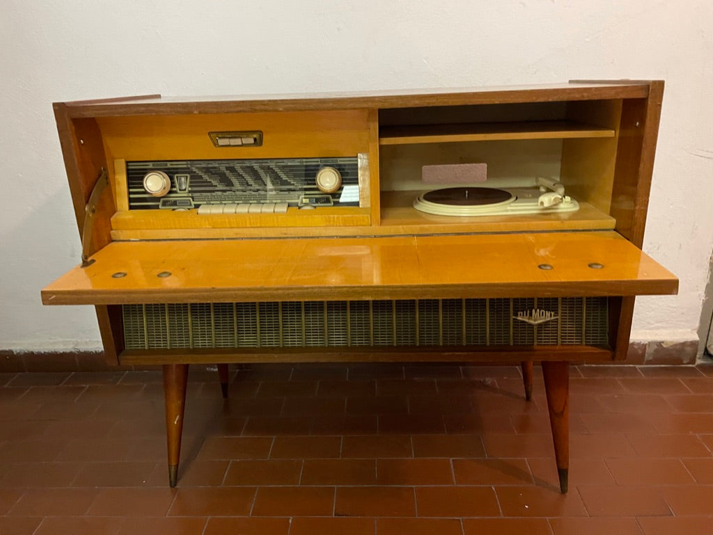 Dumont sideboard radio
