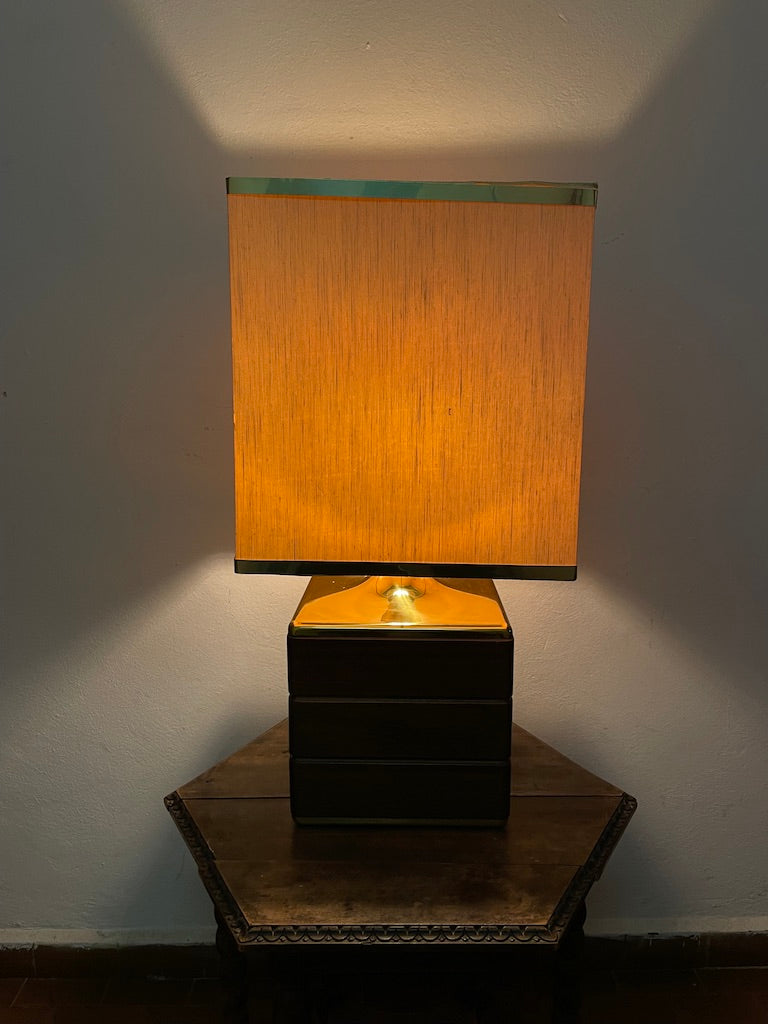 Lampe de table vintage en bois et laiton.