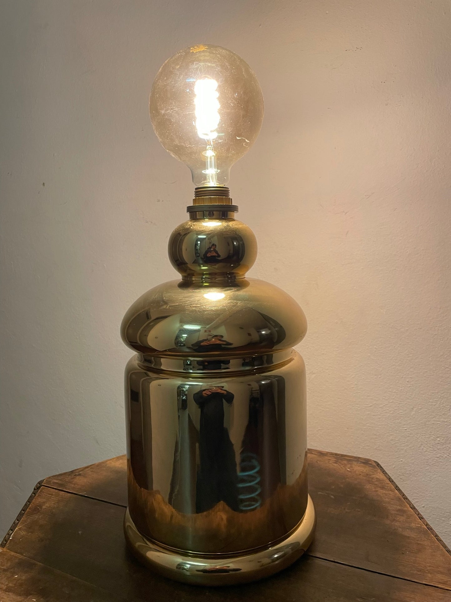 Brass-plated table lamp