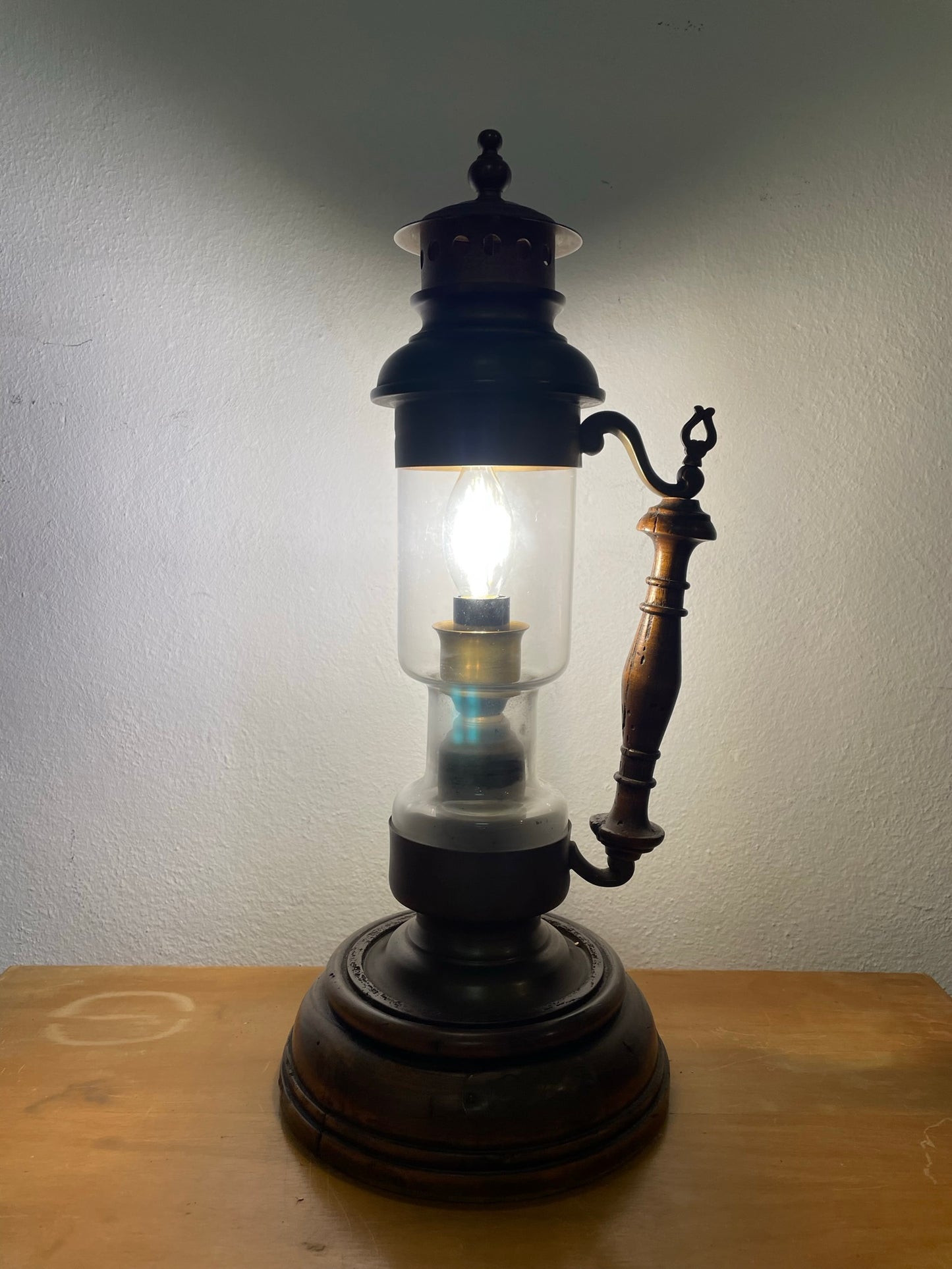 Lampe lanterne antique en laiton et bois