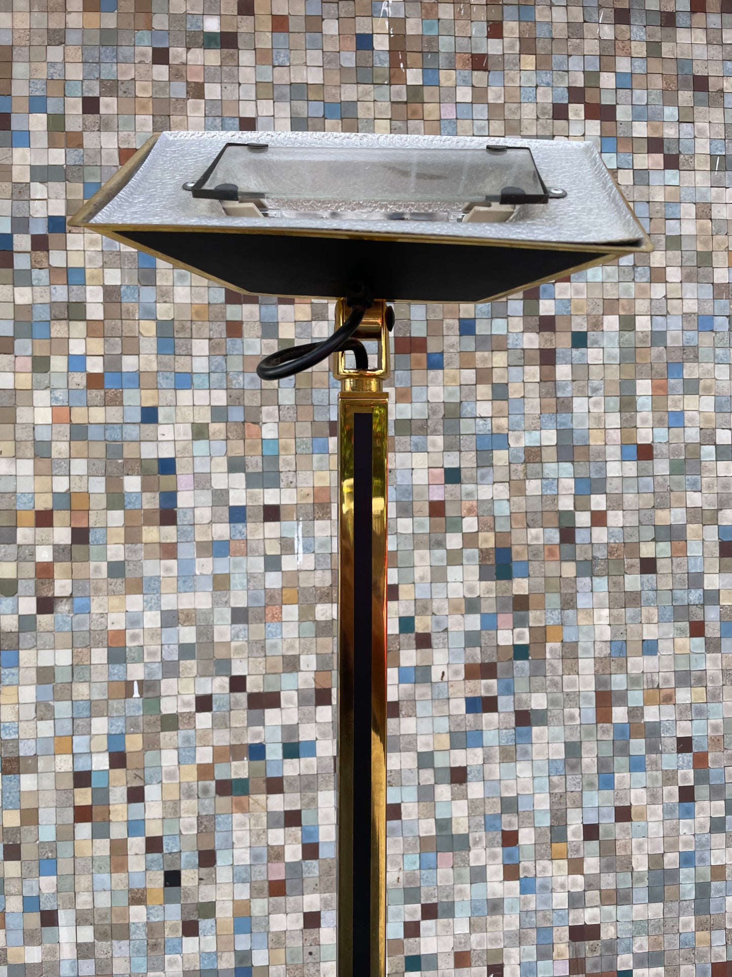 Lampe halogène orientable en laiton des années 1980