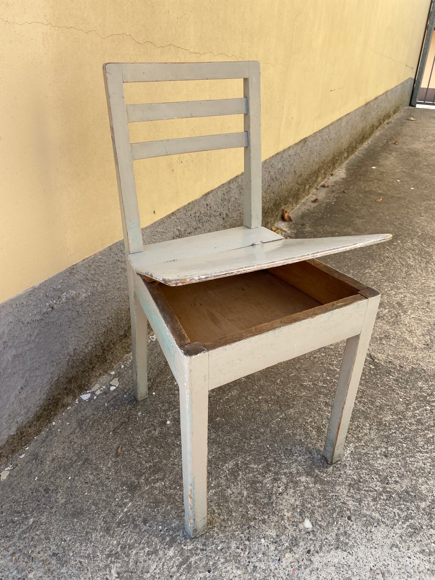 50s/60s chair with container