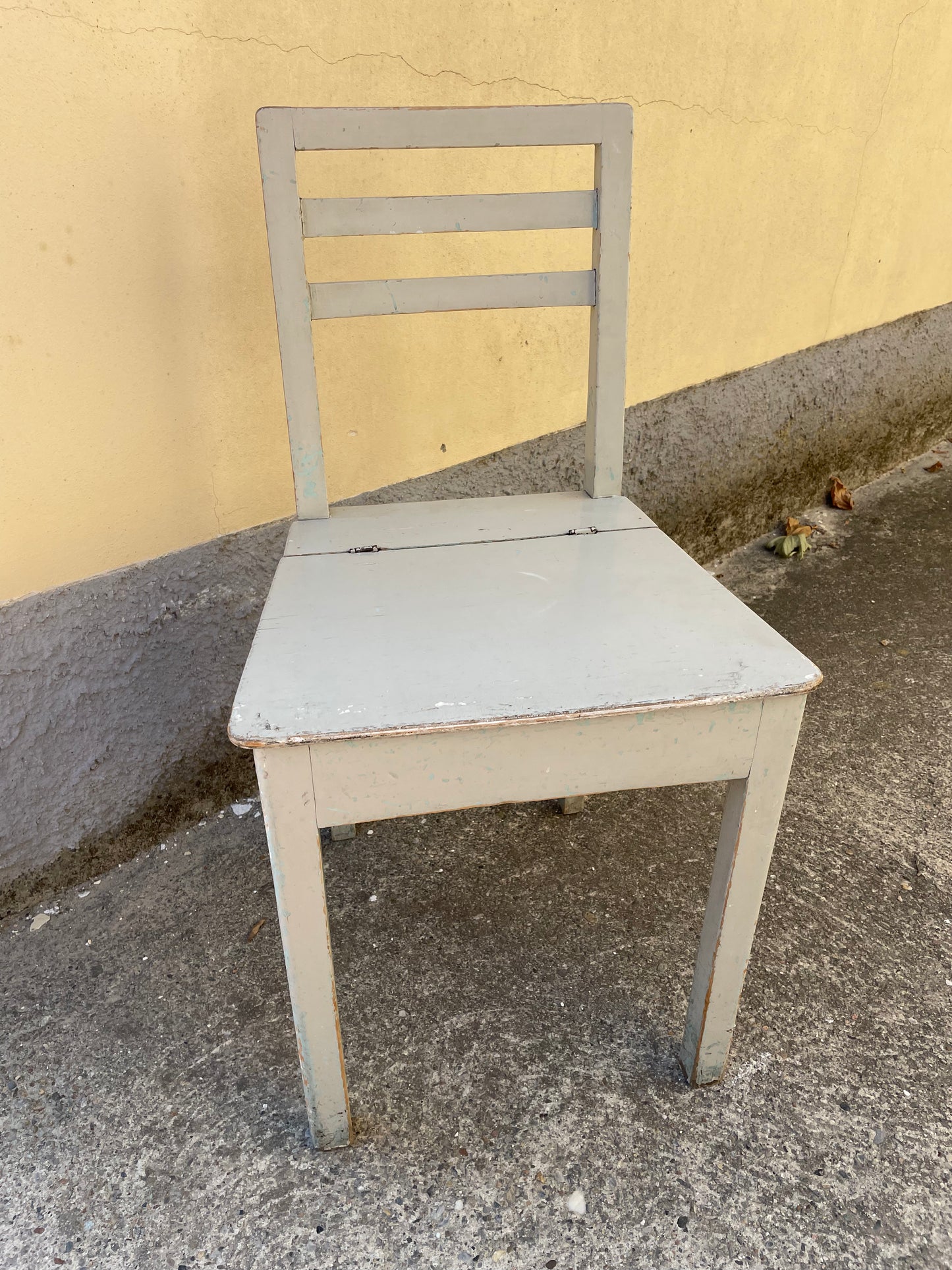 50s/60s chair with container